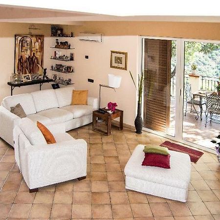 Casa Vacanze Gallodoro Летояни Екстериор снимка