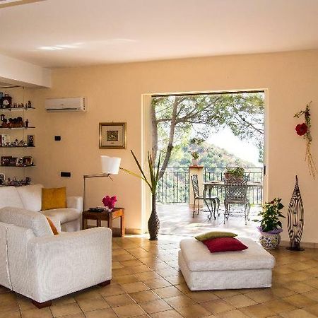 Casa Vacanze Gallodoro Летояни Екстериор снимка