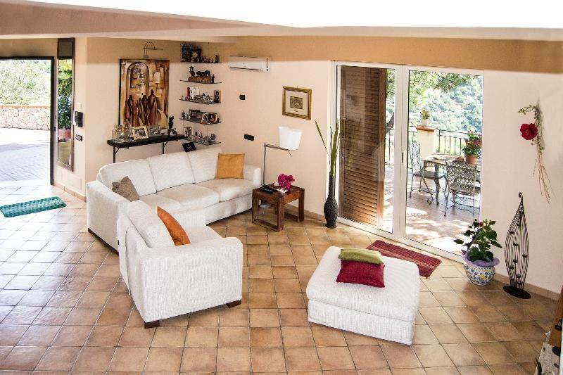 Casa Vacanze Gallodoro Летояни Екстериор снимка