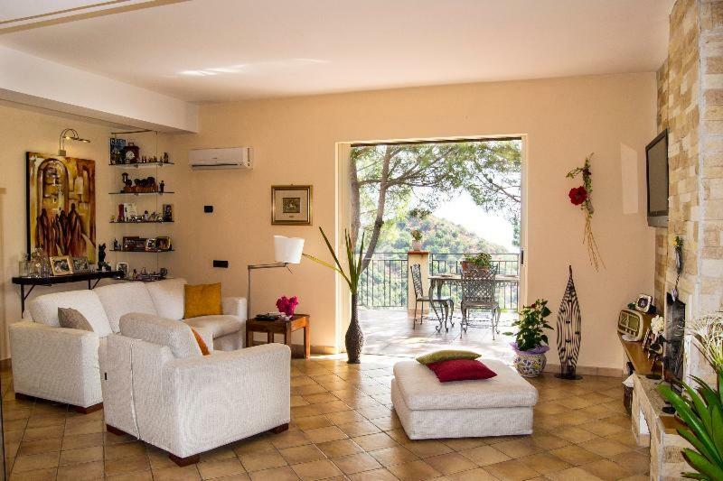 Casa Vacanze Gallodoro Летояни Екстериор снимка