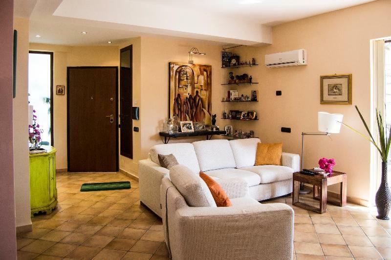 Casa Vacanze Gallodoro Летояни Екстериор снимка