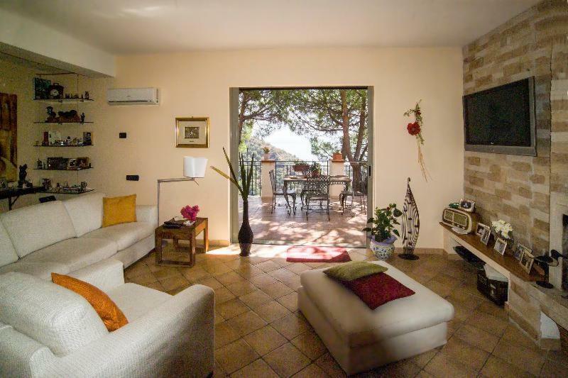 Casa Vacanze Gallodoro Летояни Екстериор снимка